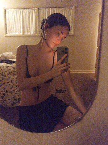 Full leaked Zoeplzshutup private photo