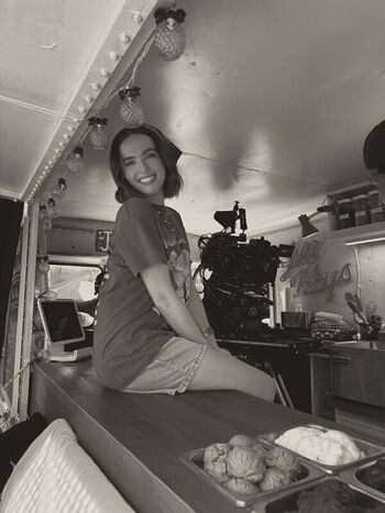 Full leaked Zoey deutch private photo