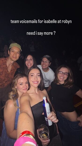 Full leaked Zoey deutch private photo