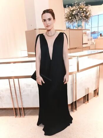 Full leaked Zoey deutch private photo