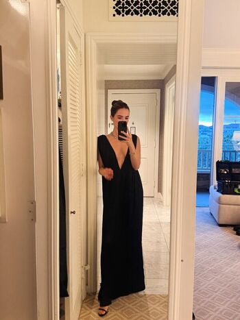 Full leaked Zoey deutch private photo