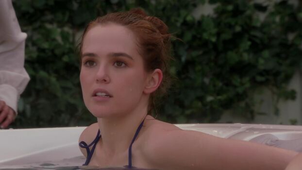 Full leaked Zoeydeutch private photo
