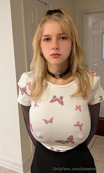 Full leaked Zooemoore private photo