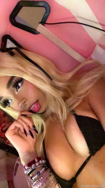 Full leaked Zoweybunny private photo