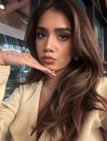 Full leaked Zoyaurkhan private onlyfans photo