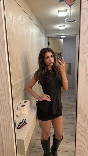 Full leaked Zoyaurkhan private onlyfans photo